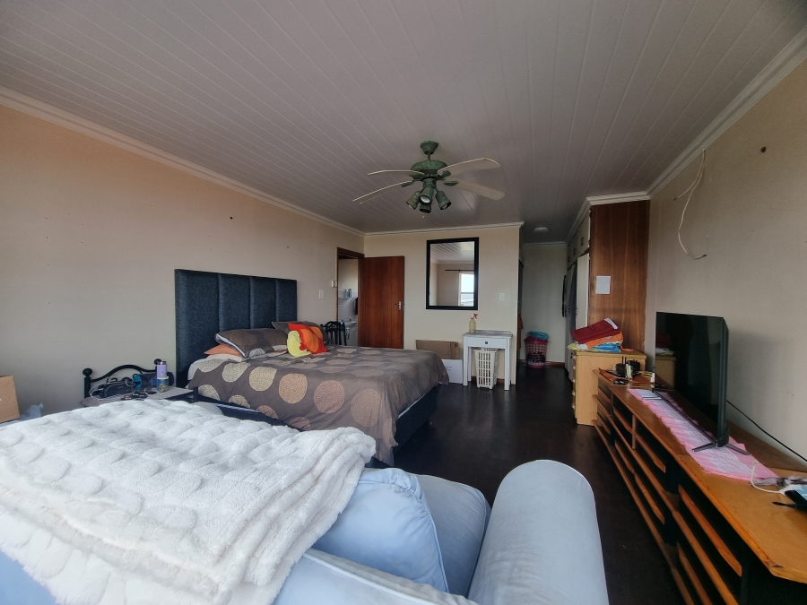 6 Bedroom Property for Sale in Dana Bay Western Cape